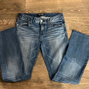 Express size 6 Stella low rise barely boot cut jeans
